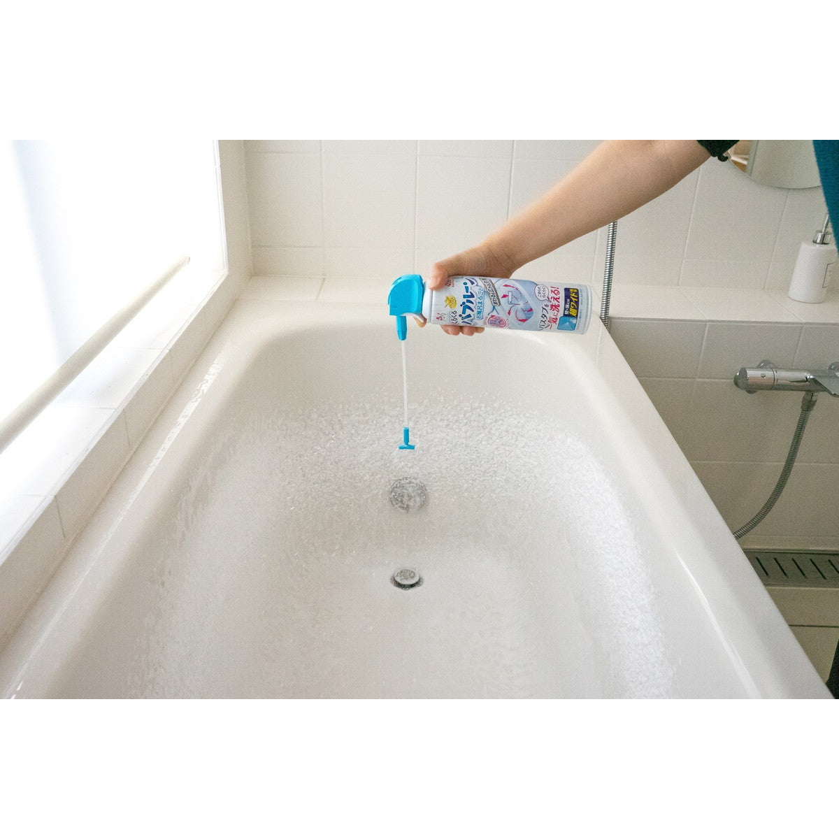 Earth Rakuhapi 旋转喷嘴 浴缸泡沫清洁剂 360ml