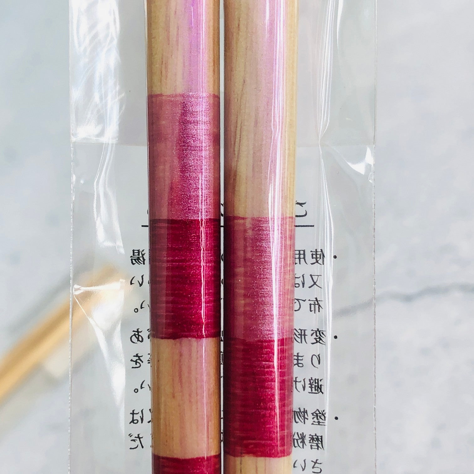 Kawai 錯落格子實木筷子23/21cm（洗碗機可用）藍色和粉紅色